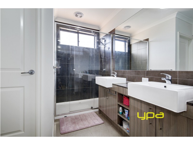 30 Borrowdale Road, Melton West VIC 3337