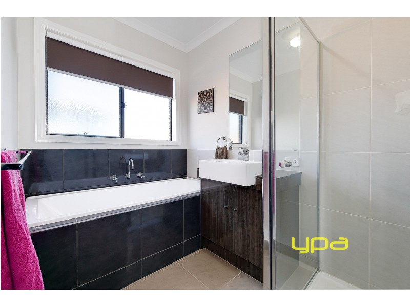 30 Borrowdale Road, Melton West VIC 3337