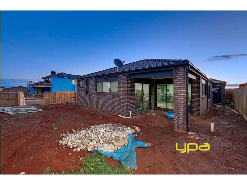 30 Borrowdale Road, Melton West VIC 3337