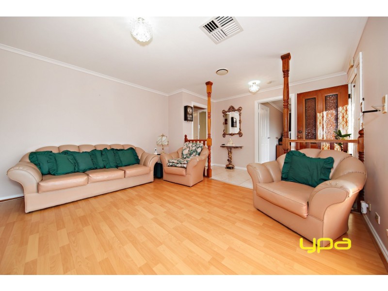 34 Yeats Drive, Delahey VIC 3037