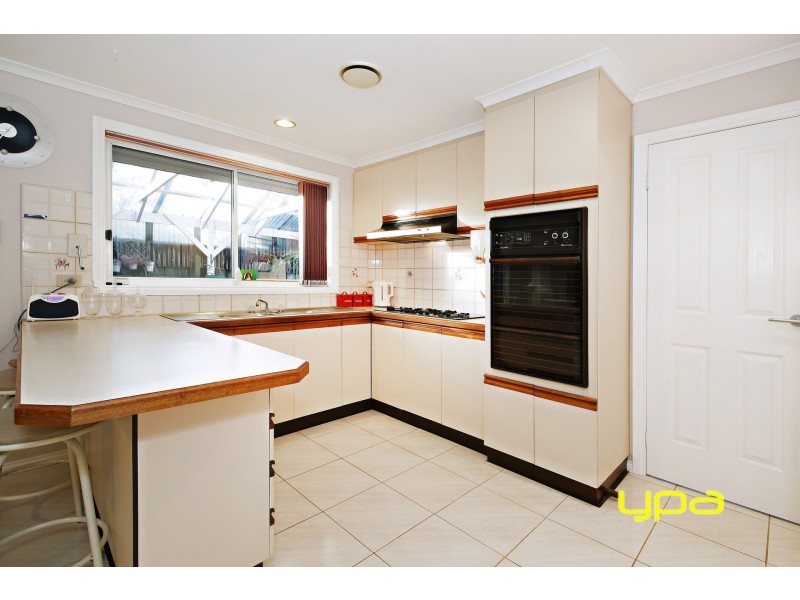 34 Yeats Drive, Delahey VIC 3037