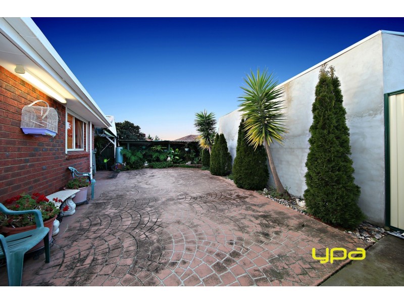 34 Yeats Drive, Delahey VIC 3037