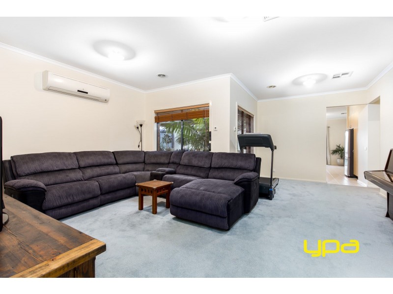 21 The Glades, Taylors Hill VIC 3037