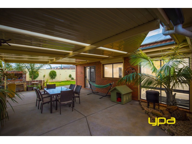 21 The Glades, Taylors Hill VIC 3037