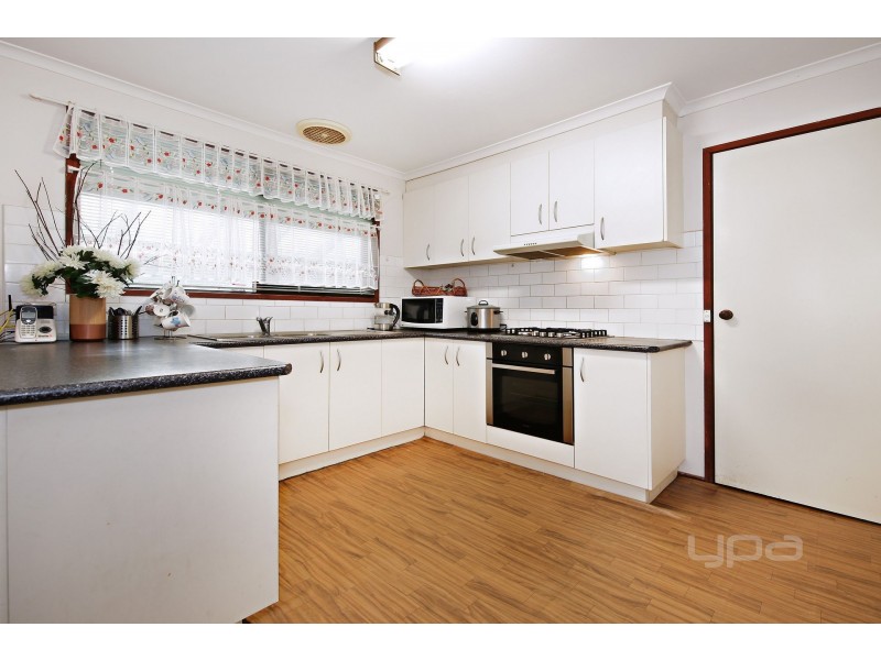 40 Lady Nelson Way, Taylors Lakes VIC 3038