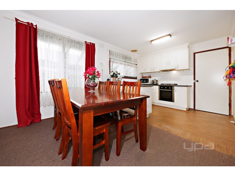 40 Lady Nelson Way, Taylors Lakes VIC 3038