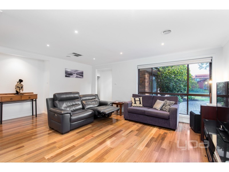 14 Aldershot Drive, Keilor Downs VIC 3038