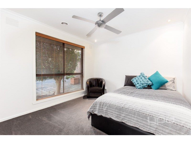 14 Aldershot Drive, Keilor Downs VIC 3038