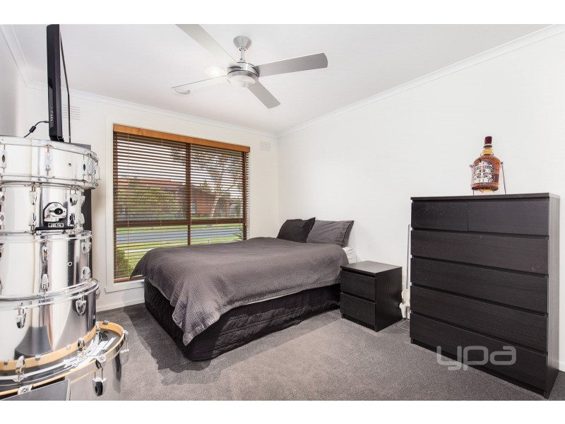 14 Aldershot Drive, Keilor Downs VIC 3038