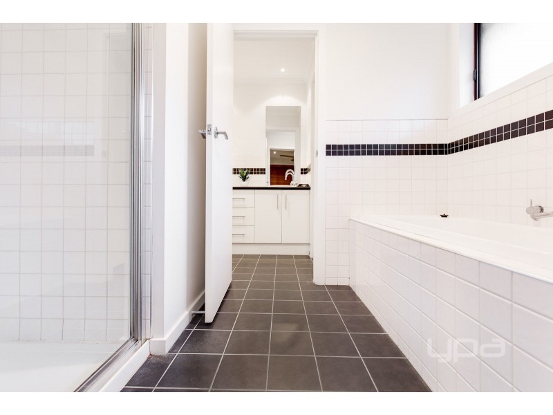 14 Aldershot Drive, Keilor Downs VIC 3038