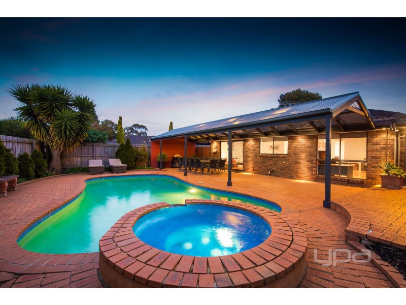 14 Aldershot Drive, Keilor Downs VIC 3038