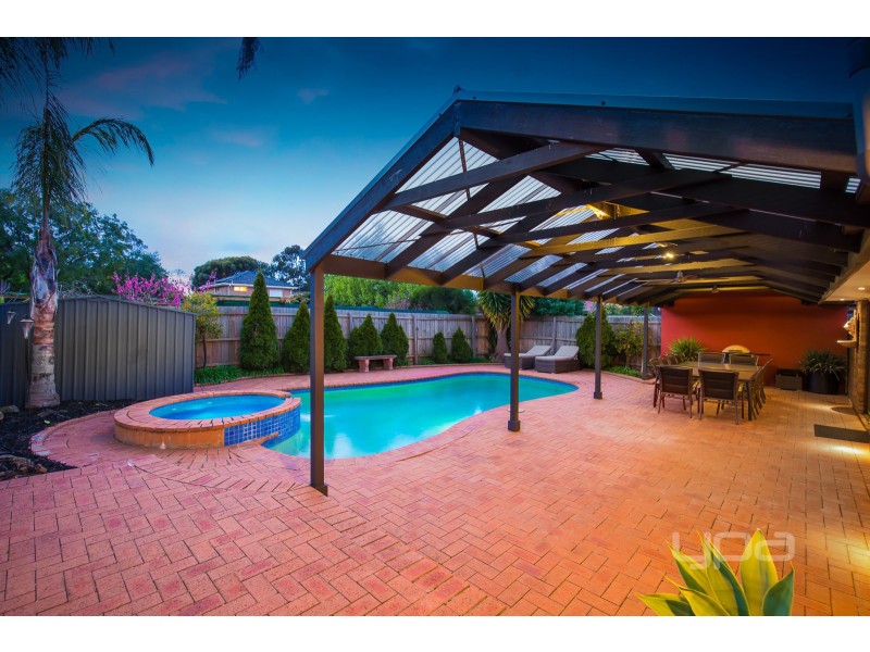 14 Aldershot Drive, Keilor Downs VIC 3038