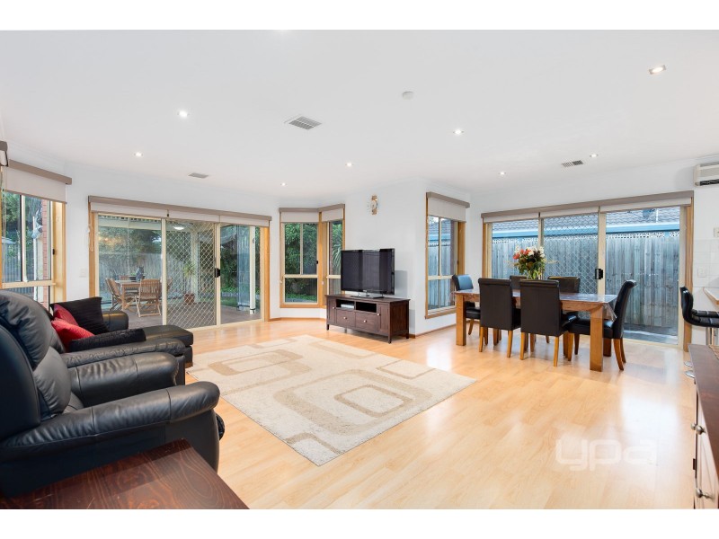 26 Truro Crescent, Taylors Lakes VIC 3038