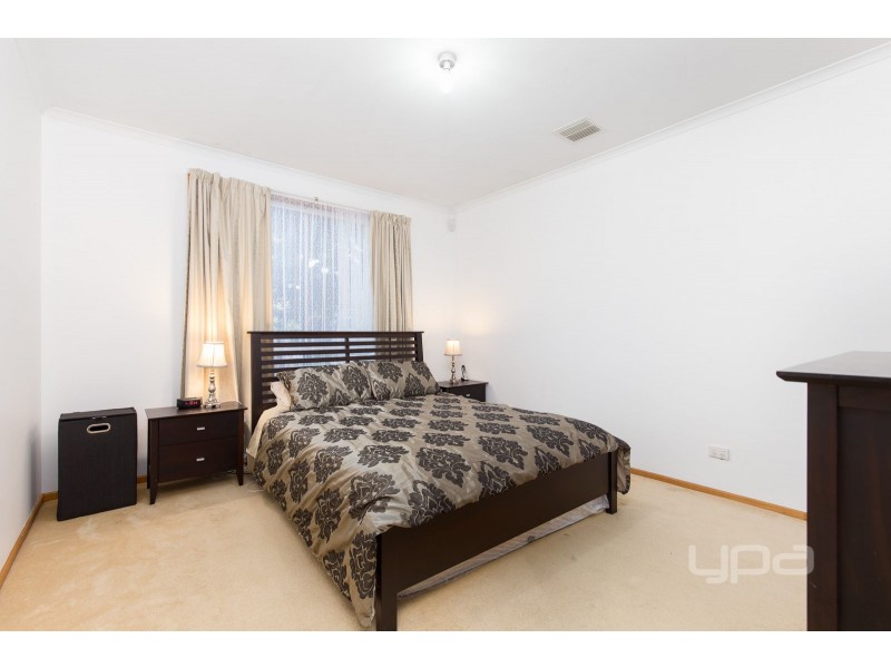 26 Truro Crescent, Taylors Lakes VIC 3038