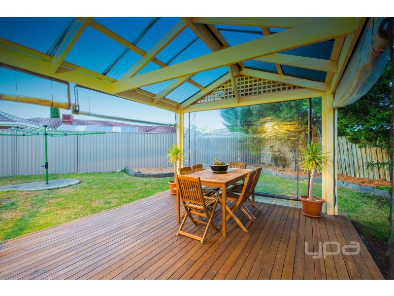 26 Truro Crescent, Taylors Lakes VIC 3038