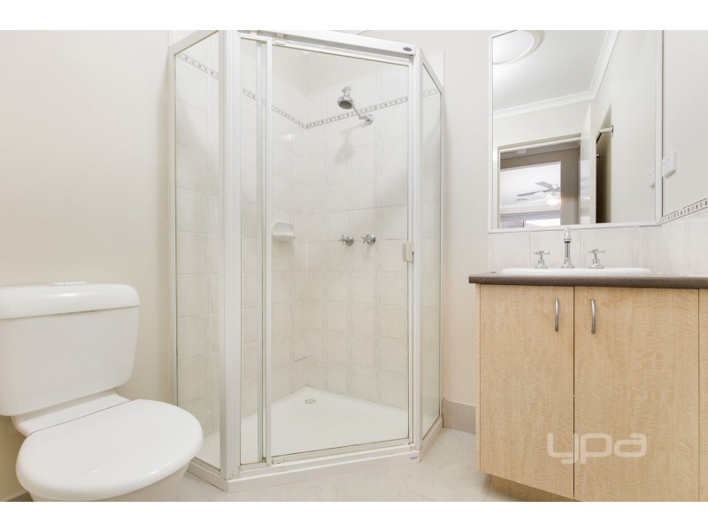 8 The Glades, Taylors Hill VIC 3037