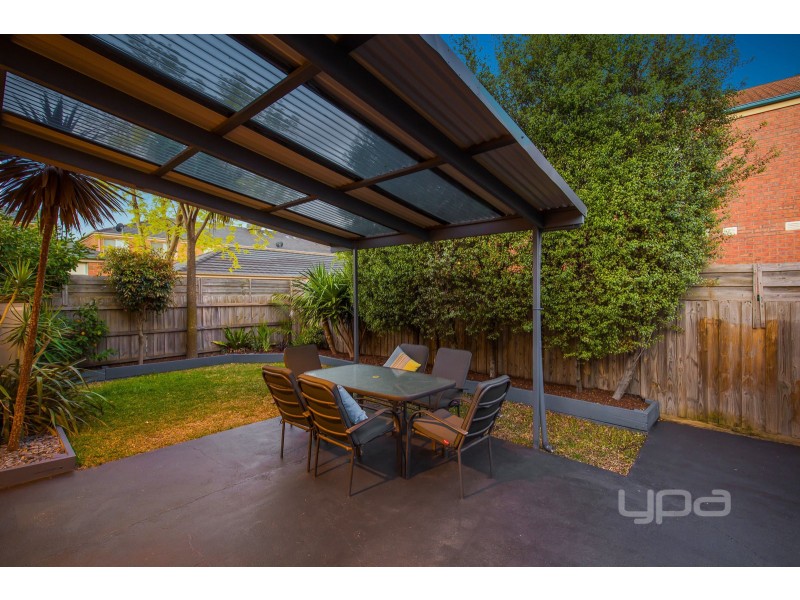 8 The Glades, Taylors Hill VIC 3037