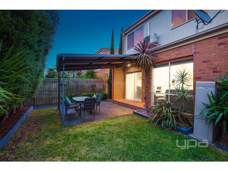 8 The Glades, Taylors Hill VIC 3037