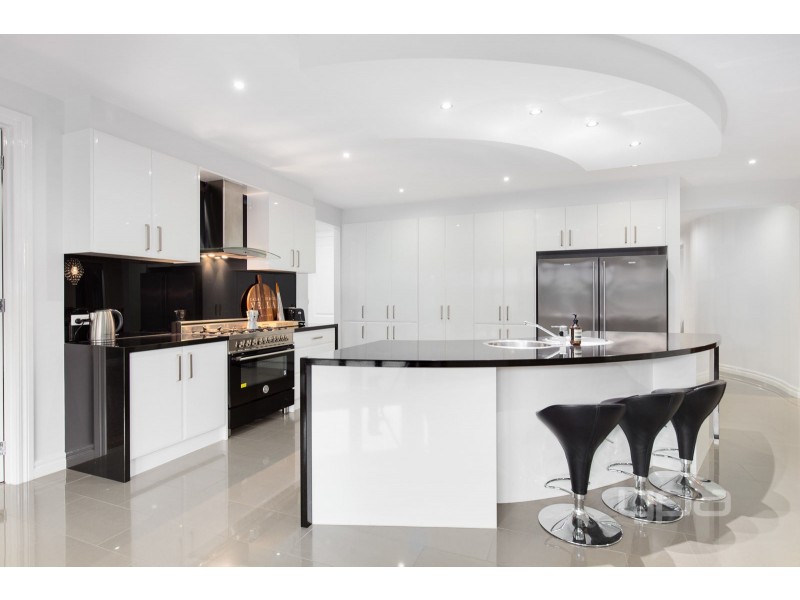 56 Tenterfield Drive, Burnside Heights VIC 3023