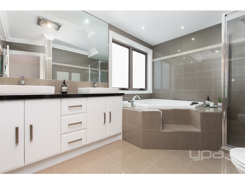 56 Tenterfield Drive, Burnside Heights VIC 3023