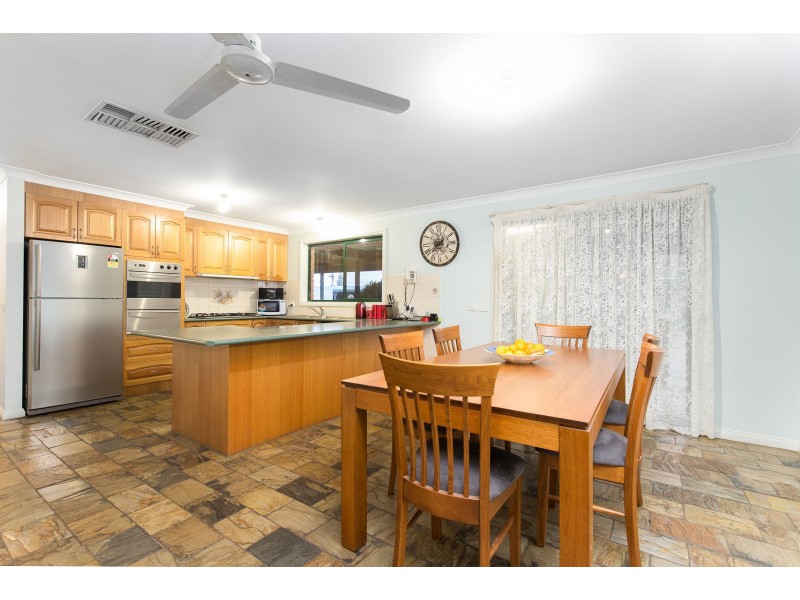 14 Herman Close, Taylors Lakes VIC 3038