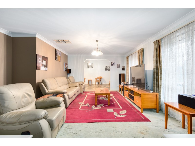 14 Herman Close, Taylors Lakes VIC 3038