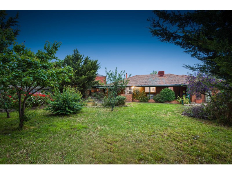 14 Herman Close, Taylors Lakes VIC 3038