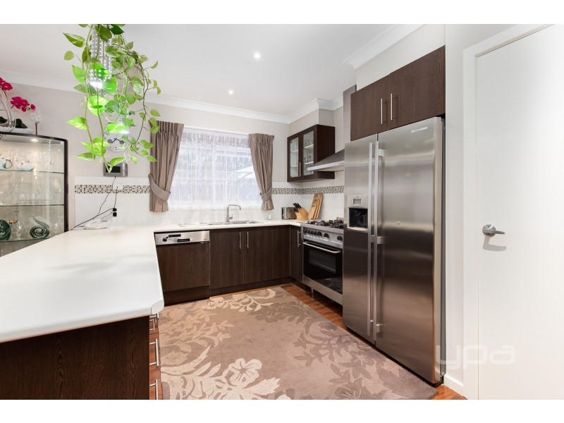 4 Pyrmont Terrace, Taylors Hill VIC 3037