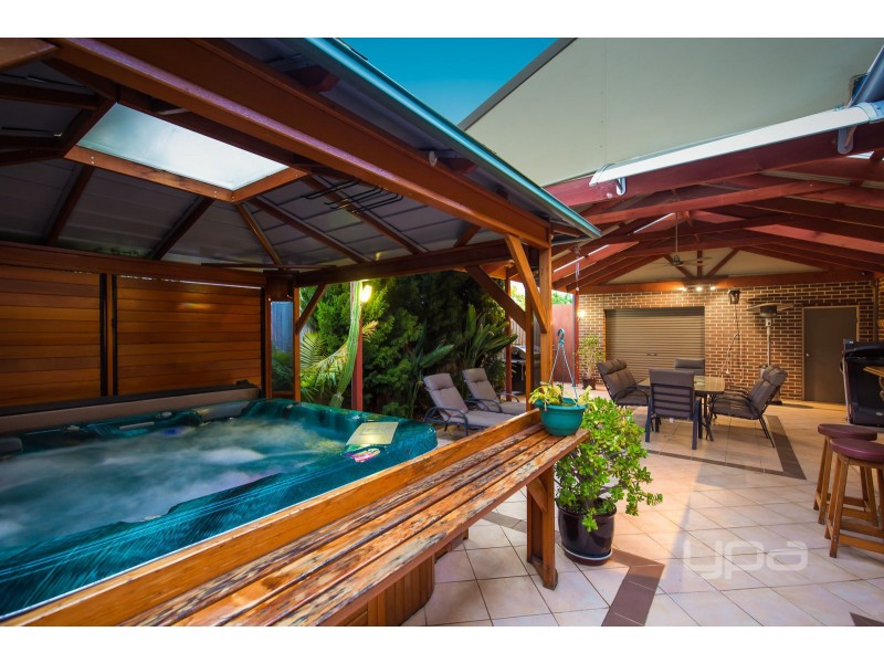 4 Pyrmont Terrace, Taylors Hill VIC 3037