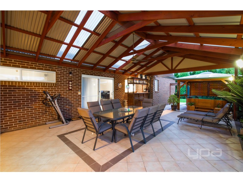 4 Pyrmont Terrace, Taylors Hill VIC 3037