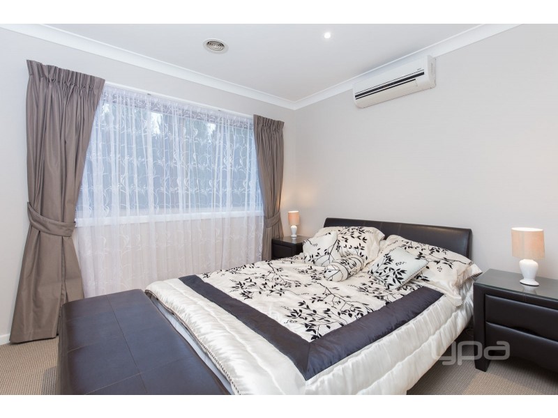 4 Pyrmont Terrace, Taylors Hill VIC 3037