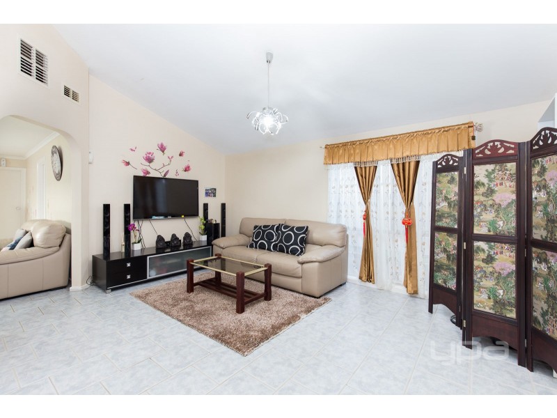 28 Unicorn Way, Kings Park VIC 3021