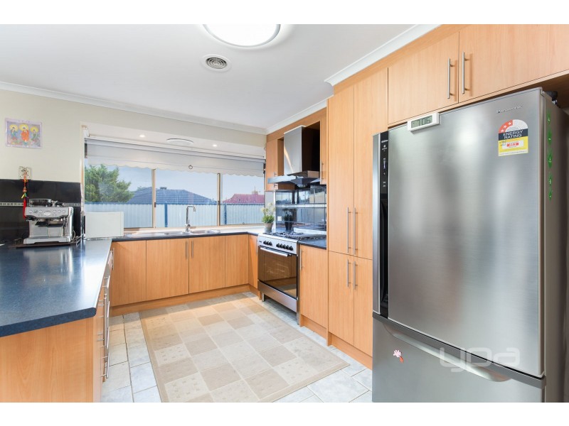 28 Unicorn Way, Kings Park VIC 3021