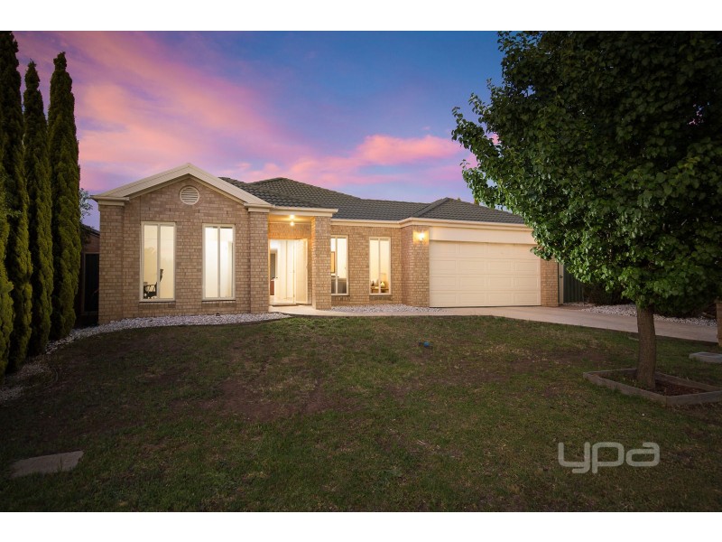 13 York Close, Taylors Hill VIC 3037