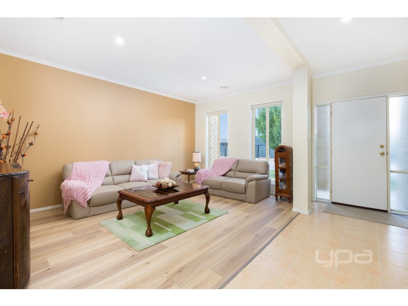 13 York Close, Taylors Hill VIC 3037