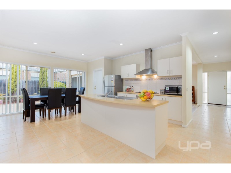 13 York Close, Taylors Hill VIC 3037