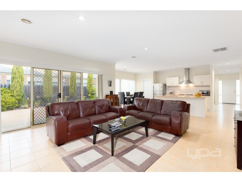 13 York Close, Taylors Hill VIC 3037