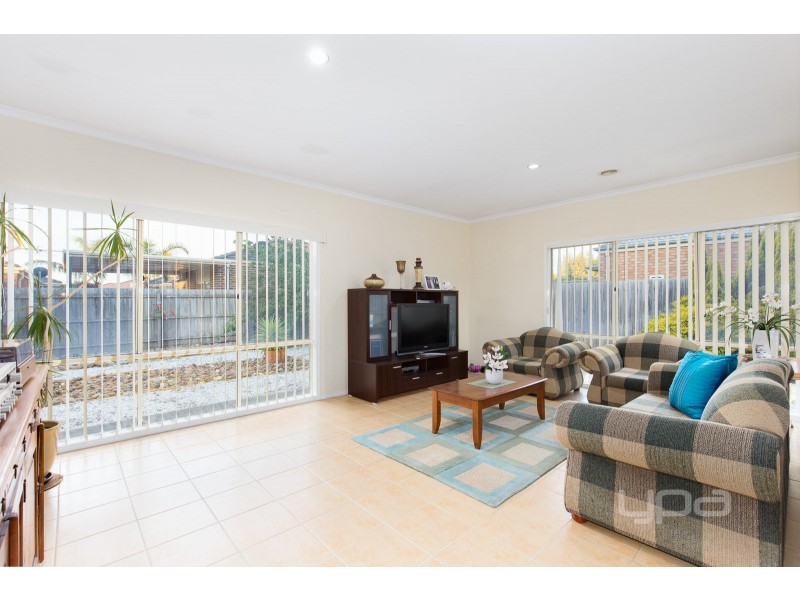 13 York Close, Taylors Hill VIC 3037
