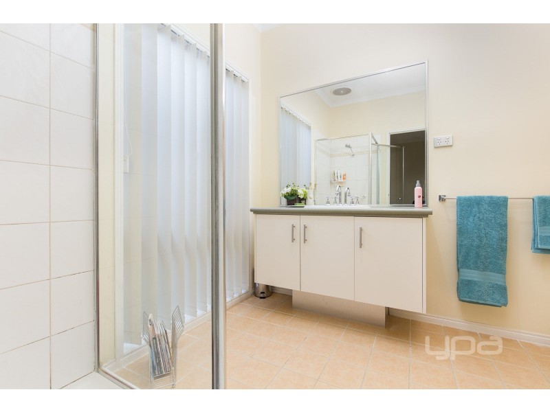 13 York Close, Taylors Hill VIC 3037