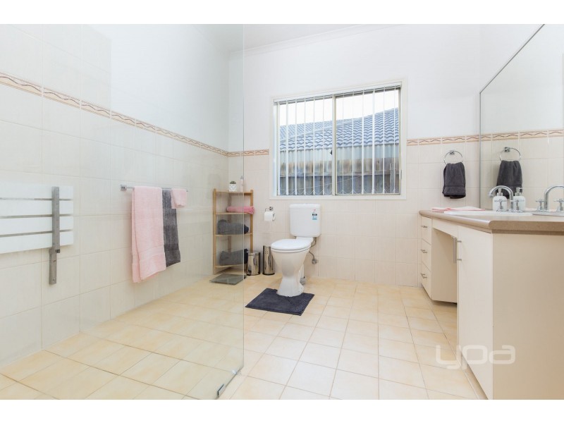 13 York Close, Taylors Hill VIC 3037