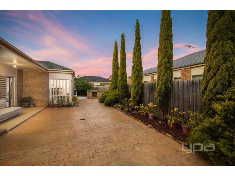 13 York Close, Taylors Hill VIC 3037