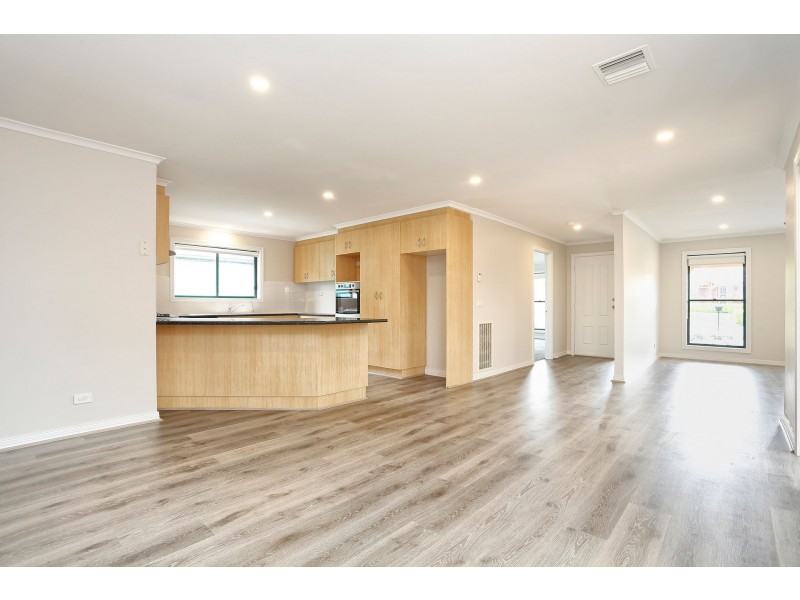 6 Oakwood Court, Hillside VIC 3037