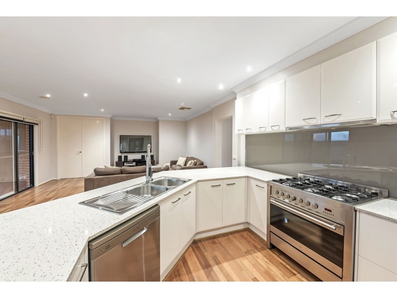 14 Clarence Way, Taylors Hill VIC 3037