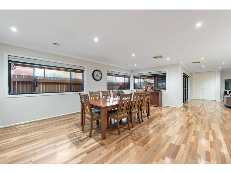 14 Clarence Way, Taylors Hill VIC 3037