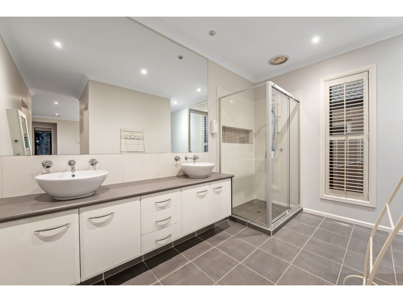 14 Clarence Way, Taylors Hill VIC 3037