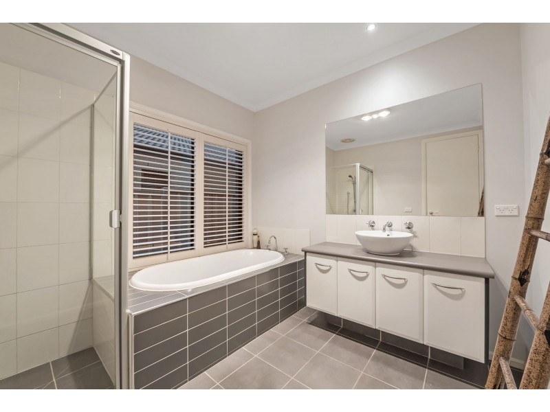 14 Clarence Way, Taylors Hill VIC 3037