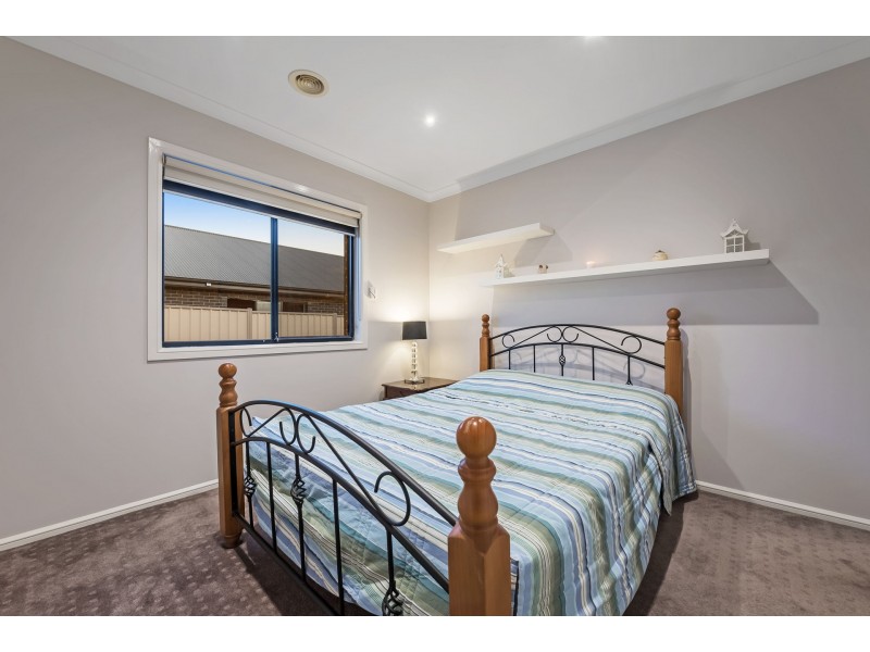 14 Clarence Way, Taylors Hill VIC 3037