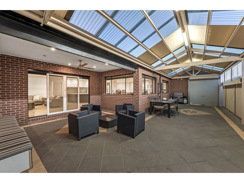 14 Clarence Way, Taylors Hill VIC 3037