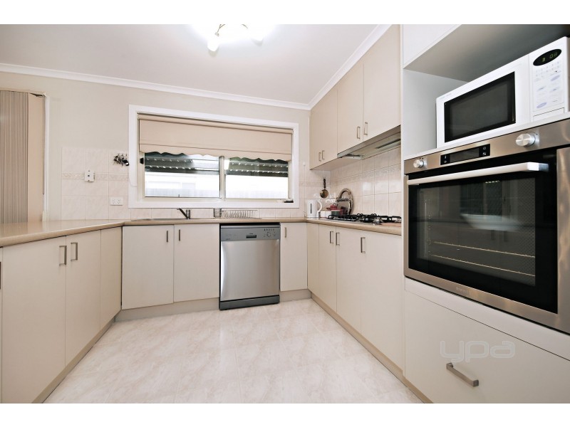 74 Brindalee Way, Hillside VIC 3037