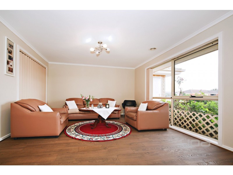 74 Brindalee Way, Hillside VIC 3037